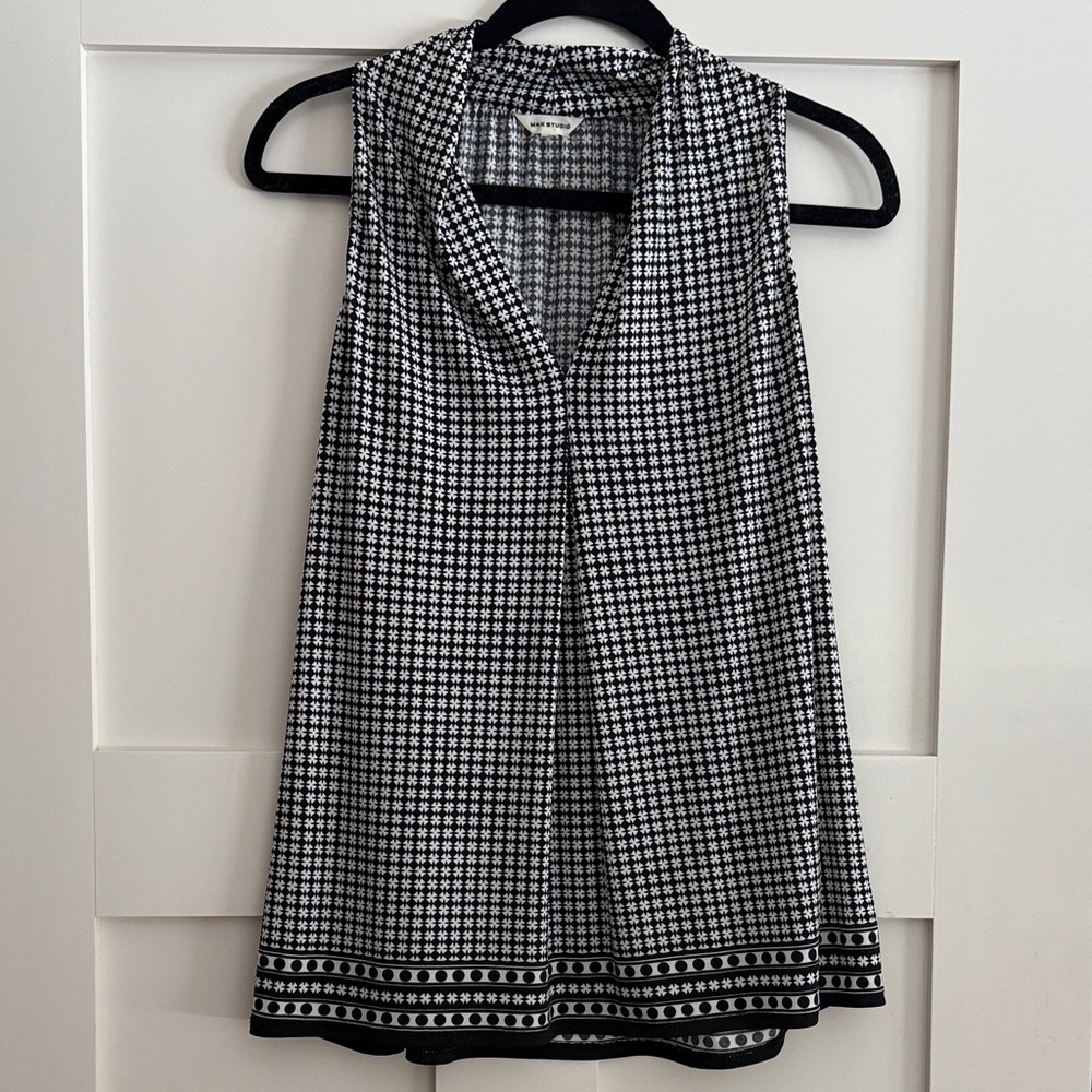 Max Studio Black and White Sleeveless Women's Top. Women’s Size Small.